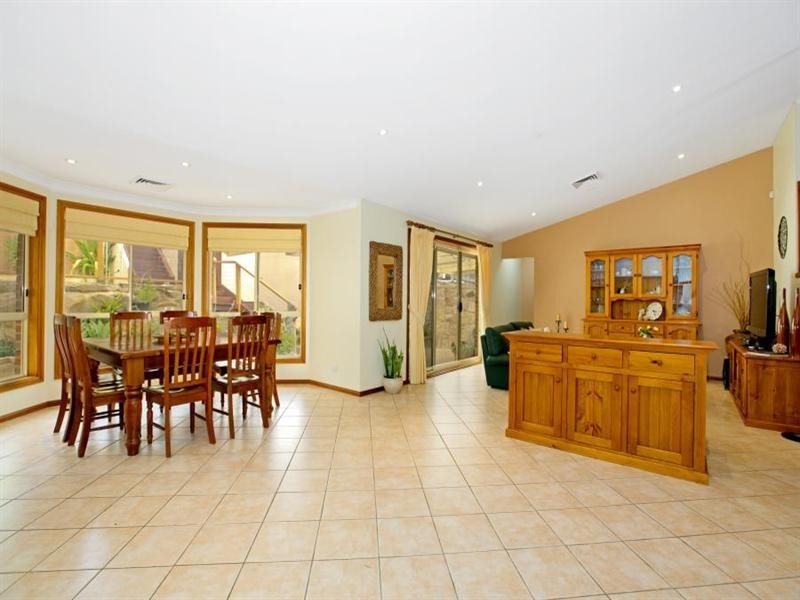 27 Featherwood Avenue, Cherrybrook NSW 2126