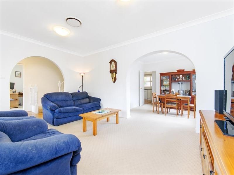 27 Francis Greenway Drive, Cherrybrook NSW 2126