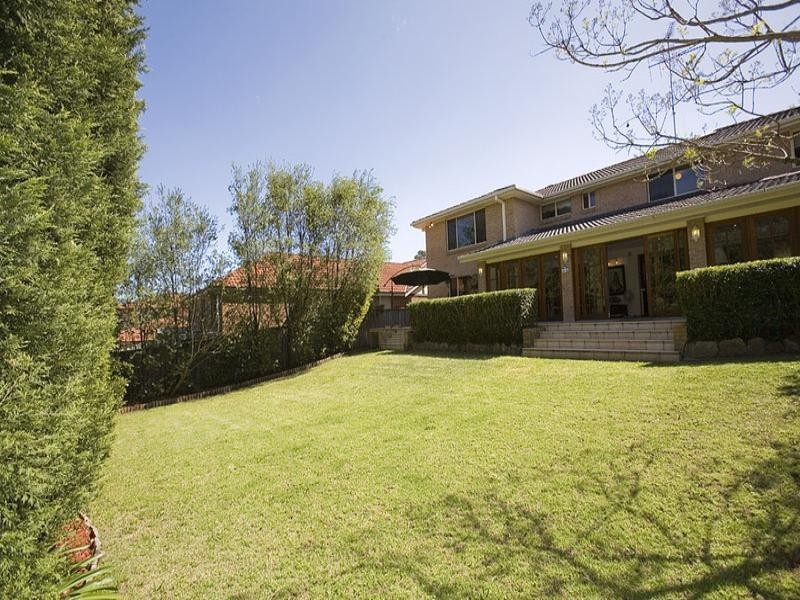 8 Roslyn Place, Cherrybrook NSW 2126