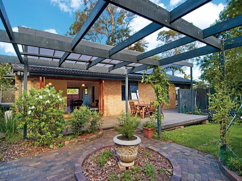 18 Francis Greenway Drive, Cherrybrook NSW 2126
