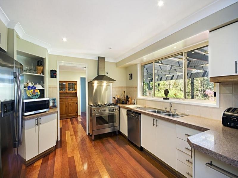 8 Sanctuary Point Road, West Pennant Hills NSW 2125