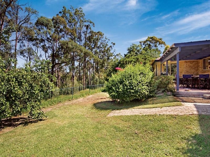 8 Sanctuary Point Road, West Pennant Hills NSW 2125