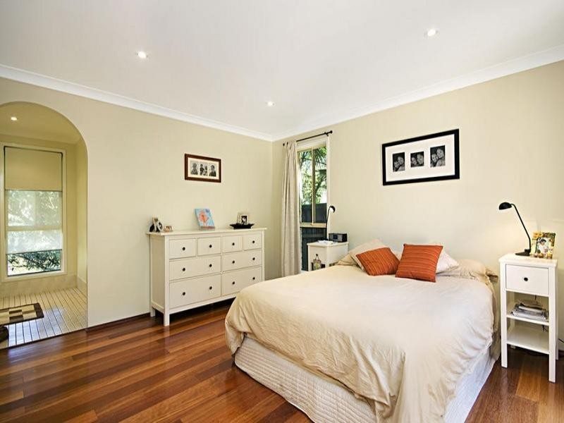 8 Sanctuary Point Road, West Pennant Hills NSW 2125