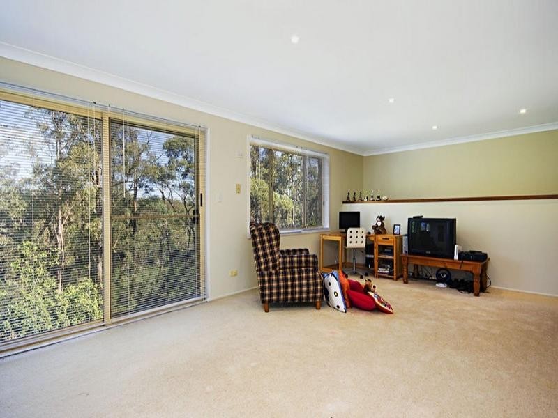 8 Sanctuary Point Road, West Pennant Hills NSW 2125