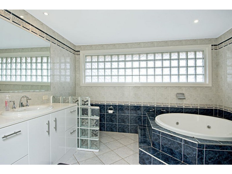 15 Barry Place, Cherrybrook NSW 2126