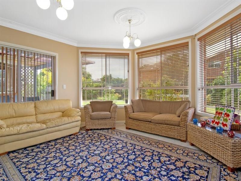 40 Oakhill Drive, Castle Hill NSW 2154