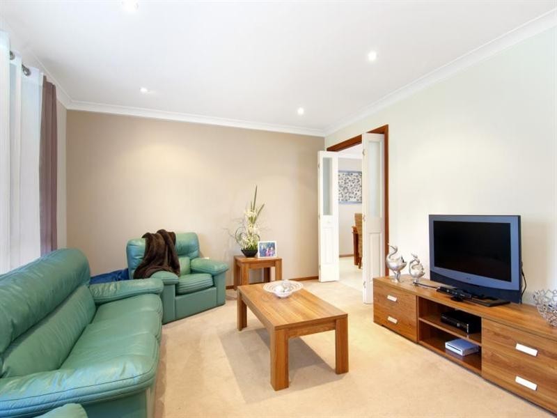 33 Longworth Crescent, Castle Hill NSW 2154