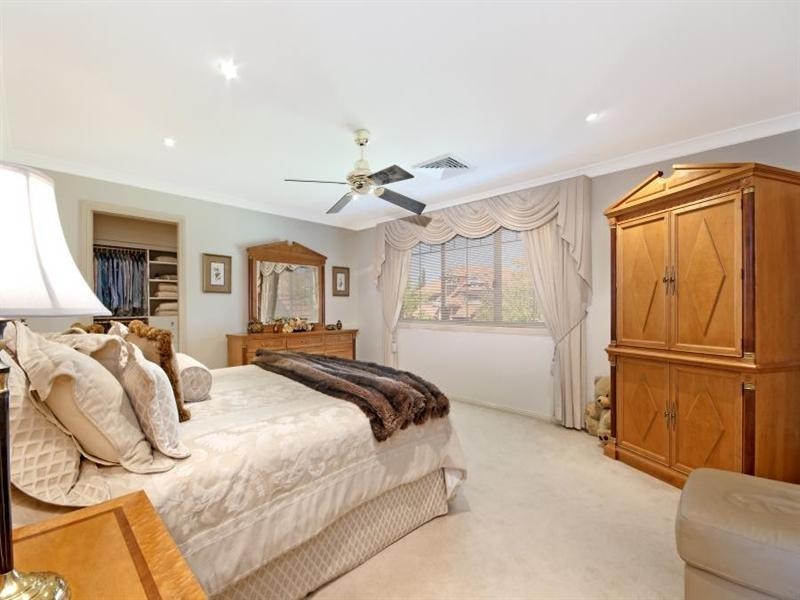 10 Clifton Place, Cherrybrook NSW 2126