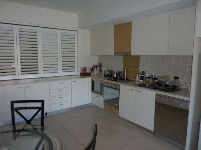 76 Anzac Parade, Kensington NSW 2033