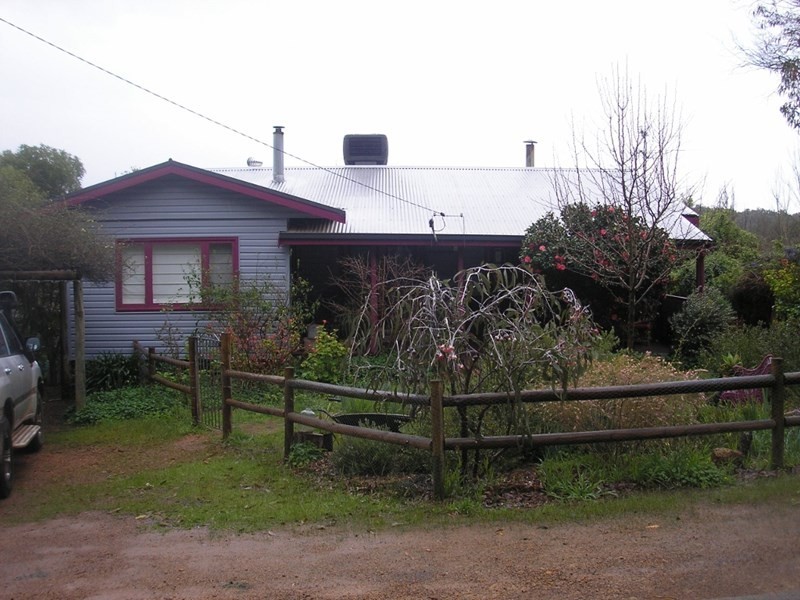 24 Blackwood River Drive, Balingup WA 6253