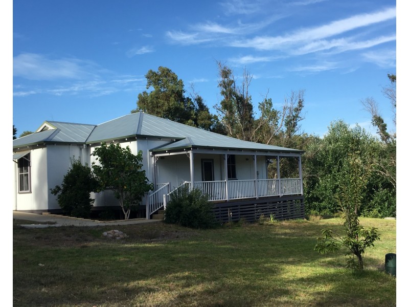 8 Roberts Street, Balingup WA 6253