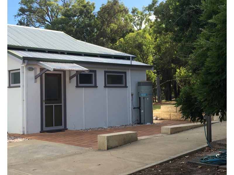 8 Roberts Street, Balingup WA 6253