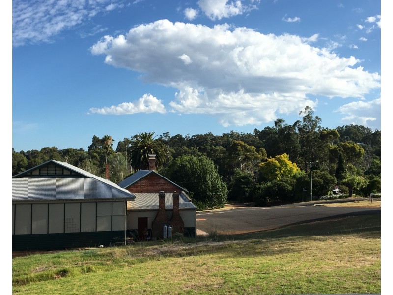 8 Roberts Street, Balingup WA 6253