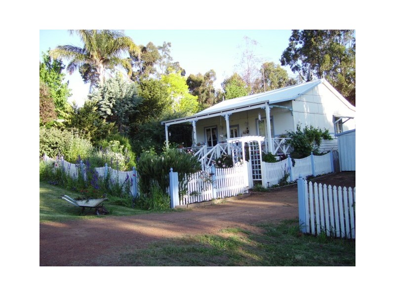 11 Brockman Street, Balingup WA 6253