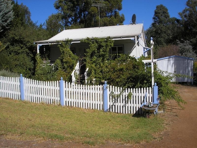 11 Brockman Street, Balingup WA 6253