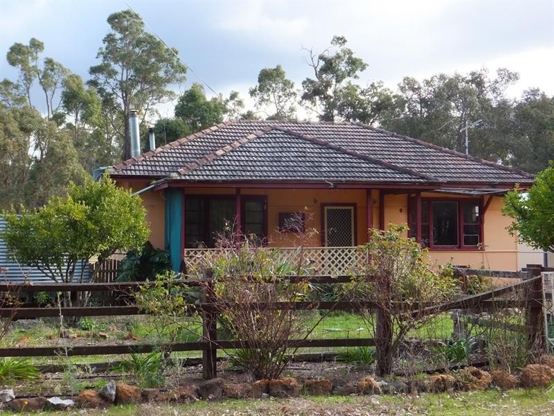 7 Giles Street, Wilga WA 6243