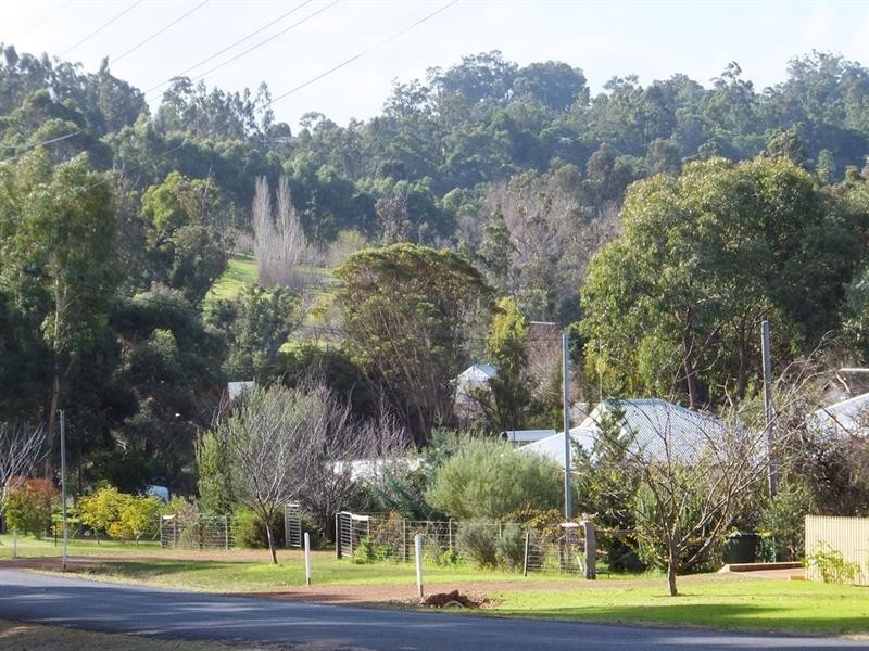 14 De Lisle Street, Balingup WA 6253