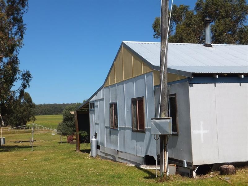 24 Cundinup-Kirup Road, Kirup WA 6251