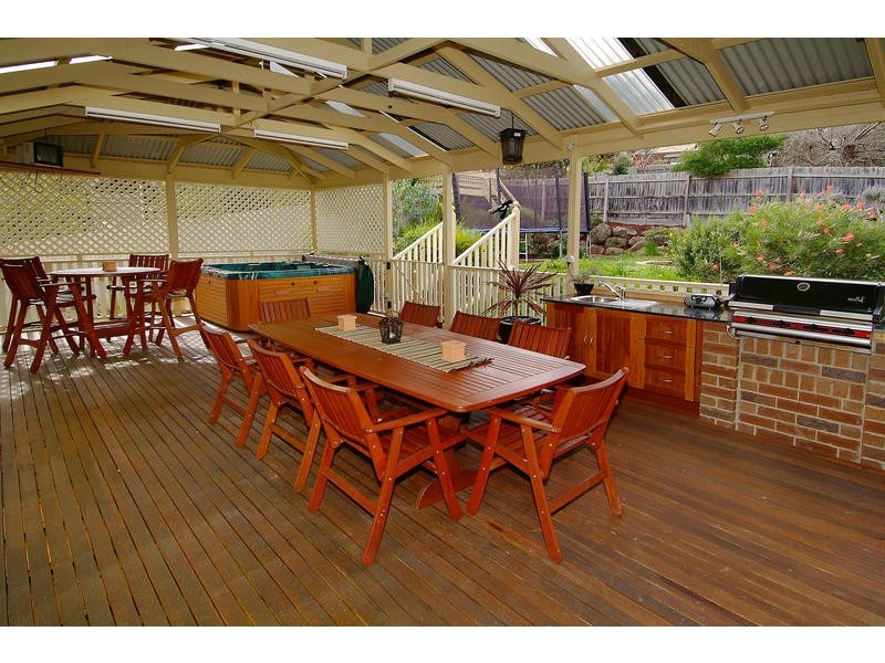 53 Kamarooka Drive, Wattle Glen VIC 3096