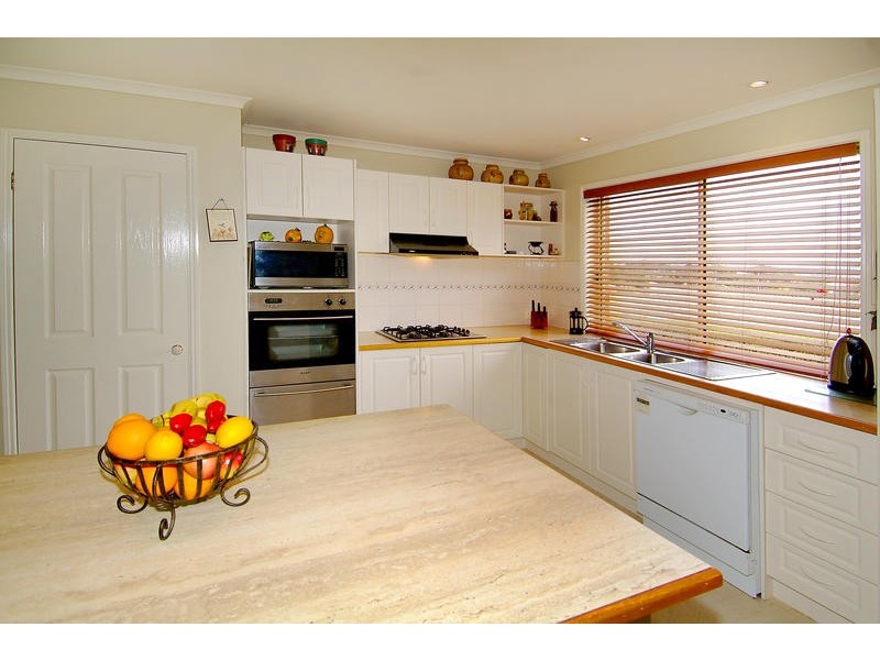 53 Kamarooka Drive, Wattle Glen VIC 3096