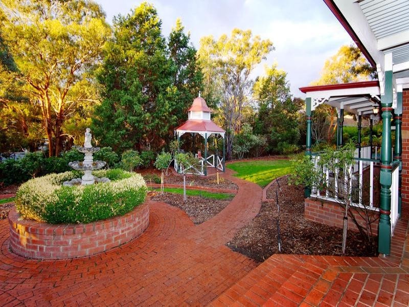 42 Zig Zag Road, Eltham VIC 3095