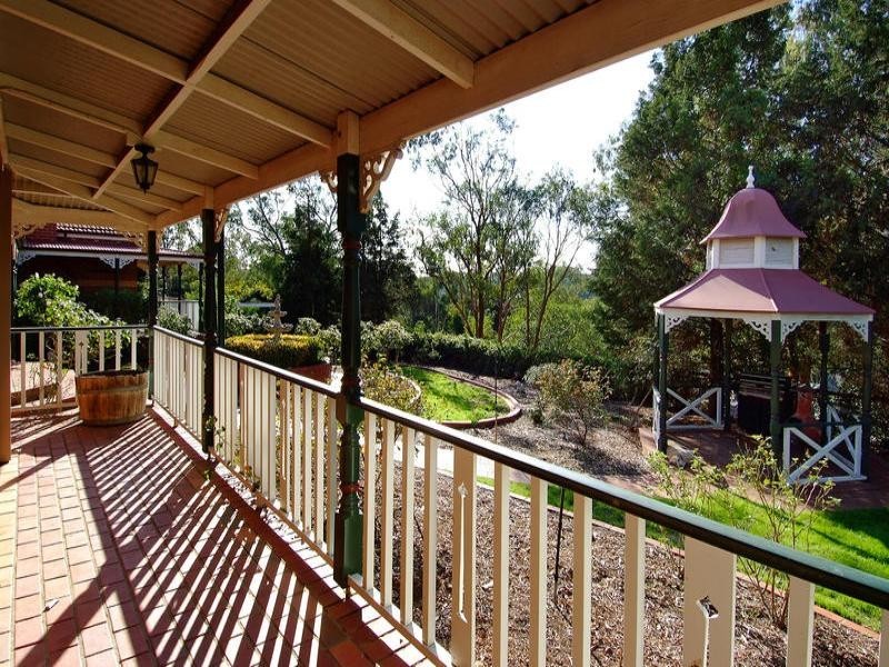 42 Zig Zag Road, Eltham VIC 3095