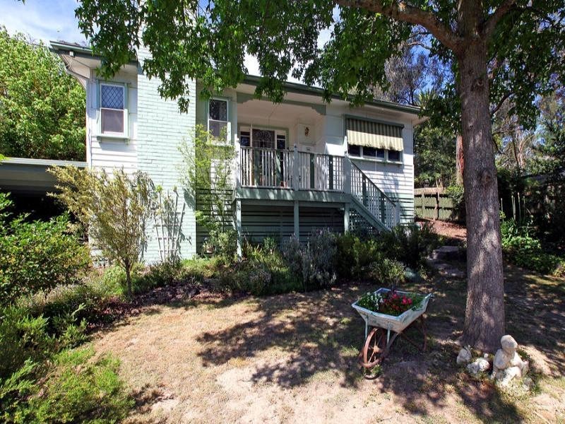 32 Kangaroo Ground Road, Wattle Glen VIC 3096