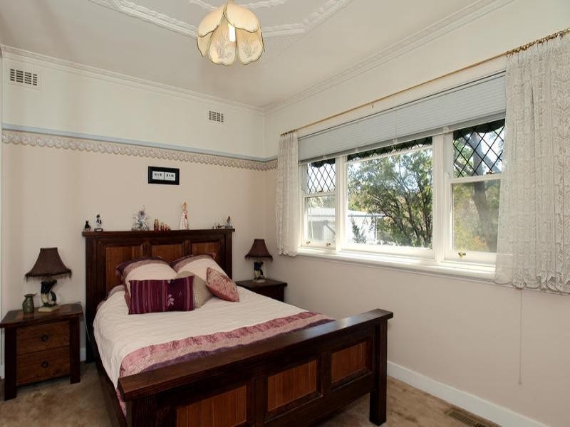 32 Kangaroo Ground Road, Wattle Glen VIC 3096