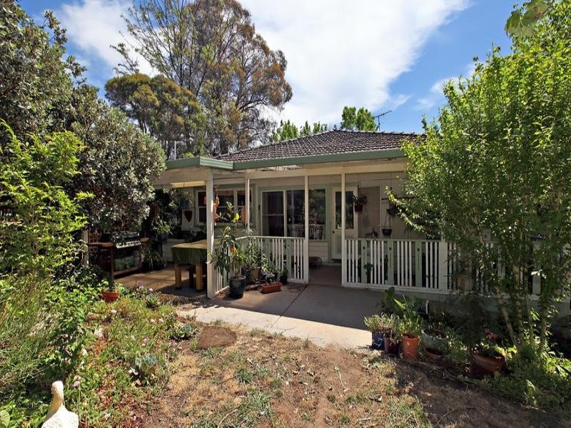 32 Kangaroo Ground Road, Wattle Glen VIC 3096