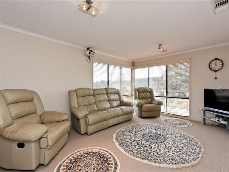 12 Knightsbridge Place, Diamond Creek VIC 3089