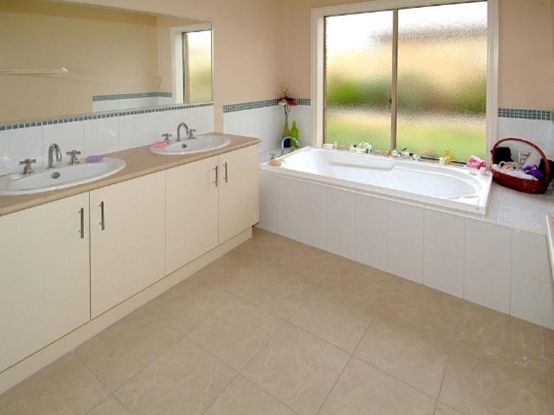 10 Hanna Crescent, Doreen VIC 3754