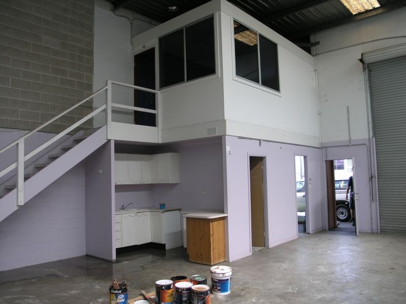 2 Waverley Drive, Unanderra NSW 2526