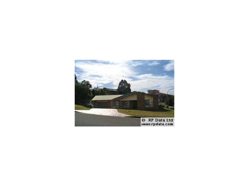 11 Murrogun Crescent, Cordeaux Heights NSW 2526