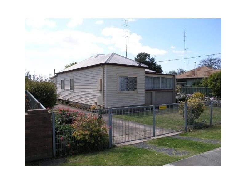 7 Tannery Street, Unanderra NSW 2526