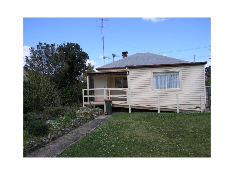 7 Tannery Street, Unanderra NSW 2526