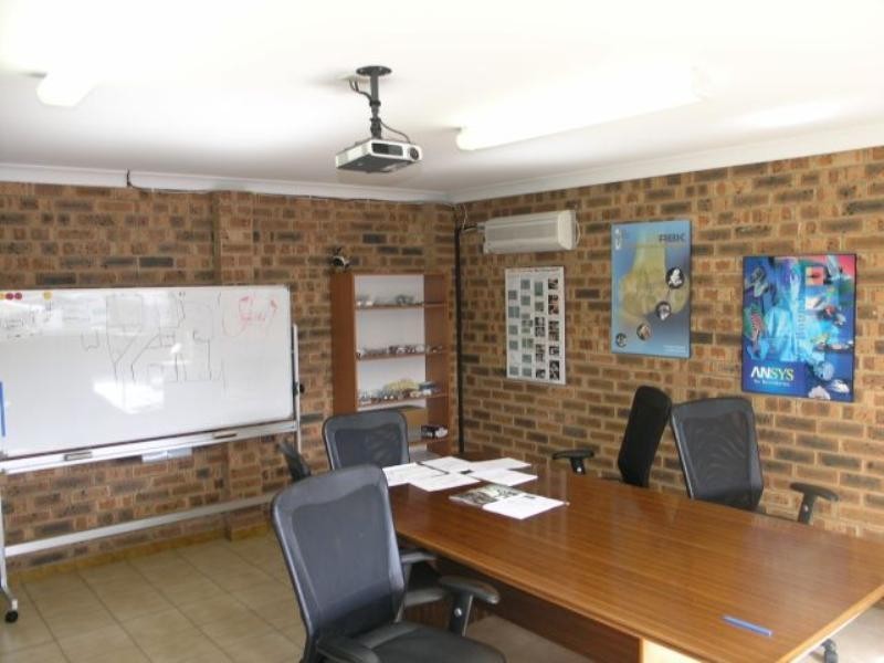 10 Resolution Drive, Unanderra NSW 2526