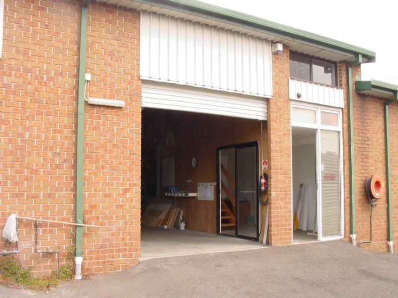 4/16 Glastonbury Avenue, Unanderra NSW 2526