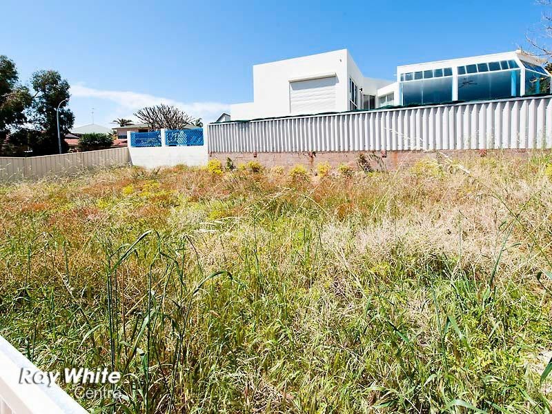 22 Tamarisk Drive, Halls Head WA 6210