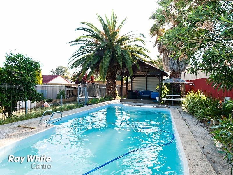 13 Rhodes Crescent, Calista WA 6167