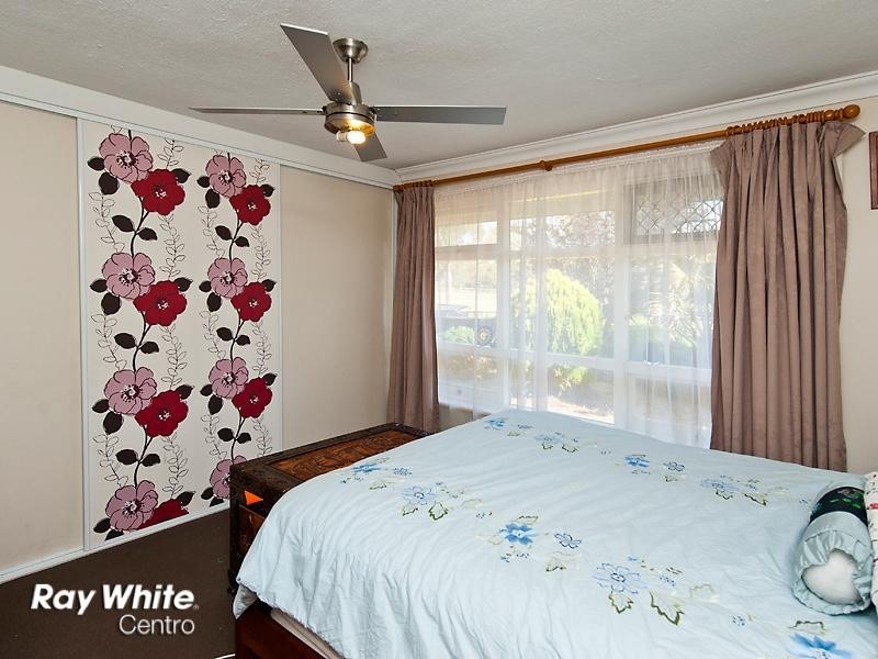 13 Rhodes Crescent, Calista WA 6167