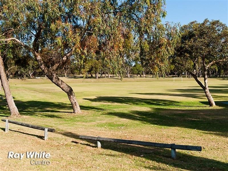 13 Rhodes Crescent, Calista WA 6167