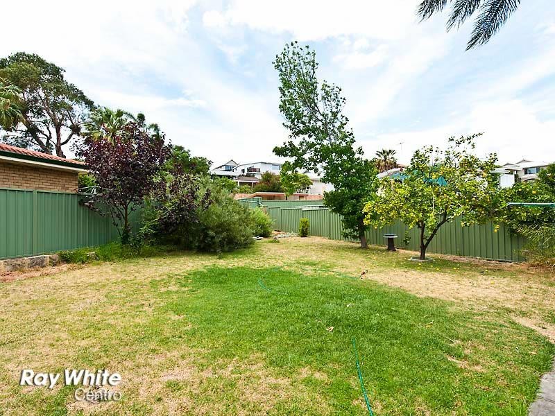 21 Templetonia Crescent, City Beach WA 6015