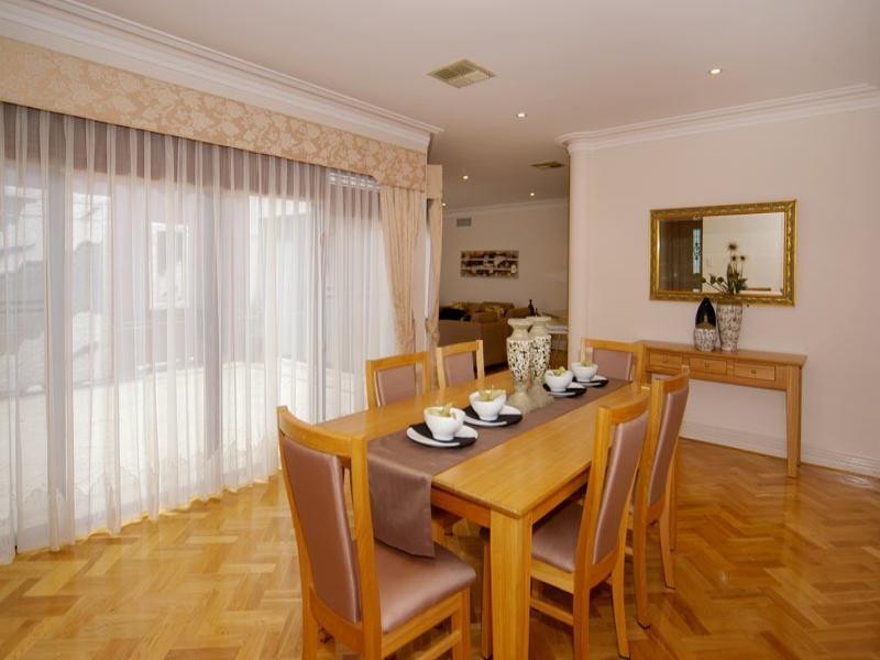 12 Juniper Bank Way, Subiaco WA 6008