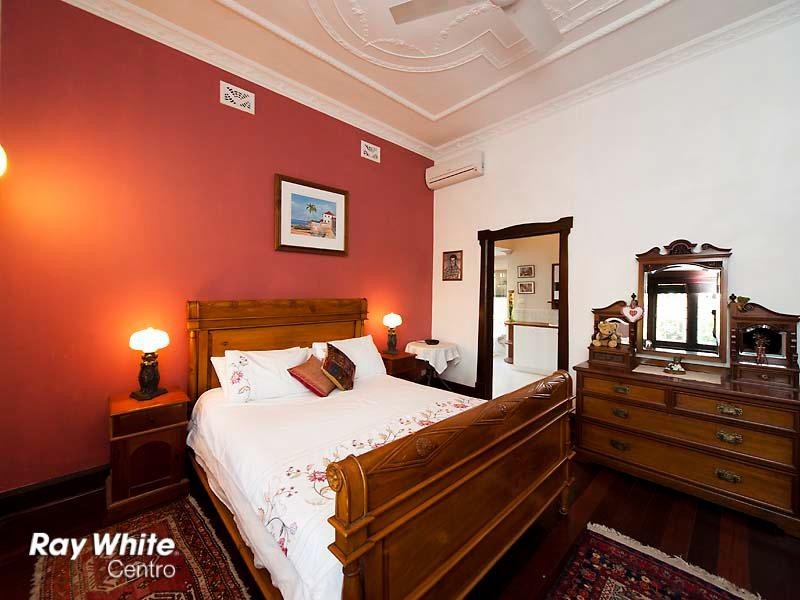 17 Munsie Avenue, Daglish WA 6008