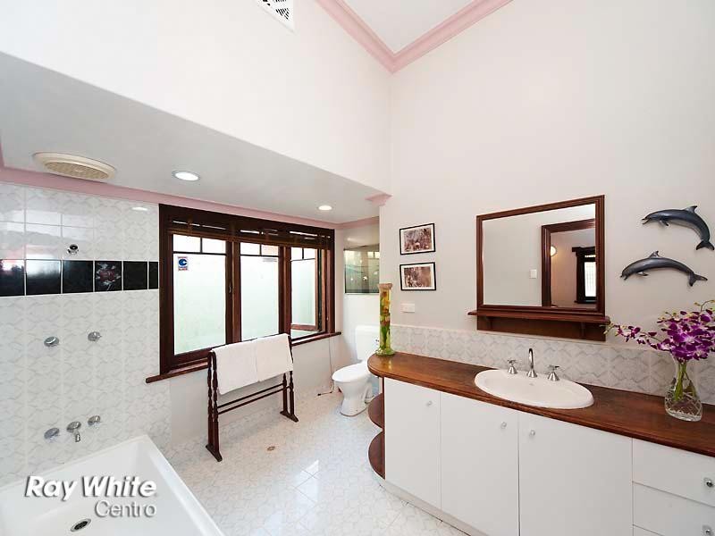 17 Munsie Avenue, Daglish WA 6008