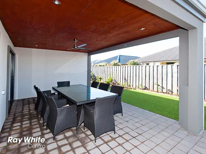 47 Marsdenia Road, Halls Head WA 6210