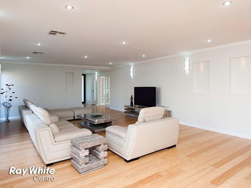 47 Marsdenia Road, Halls Head WA 6210