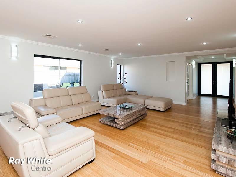 47 Marsdenia Road, Halls Head WA 6210