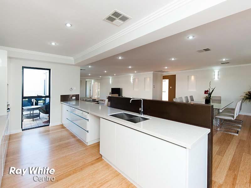 47 Marsdenia Road, Halls Head WA 6210