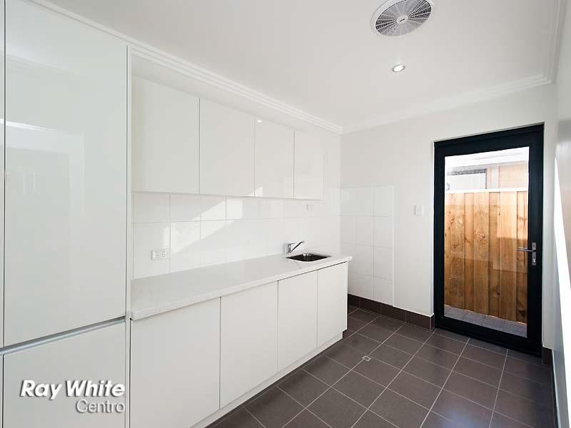 47 Marsdenia Road, Halls Head WA 6210